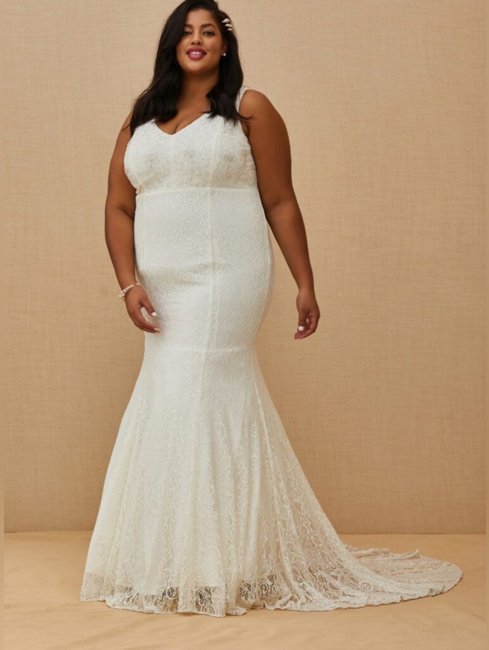 New Torrid Ever After Ivory Lace Mermaid Silouette Wedding Dress, Size 18 - Picture 2 of 9